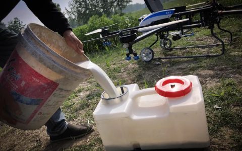 什么是無(wú)人機(jī)飛防助劑？飛防助劑該怎么使用？